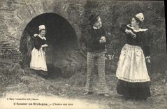 CPA Folklore L'amour en Bretagne Chacun son tour 