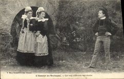 CPA Folklore L'amour en Bretagne Qui trop embrasse mal etreint