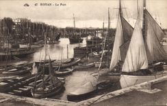 VINTAGE POSTCARD Bateau Fishes Royan the port