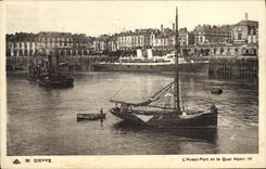 VINTAGE POSTCARD Bateau Fishes Dieppe before port and the quay Henri IV