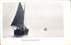 VINTAGE POSTCARD Bateau Fishes Sinning on the open sea