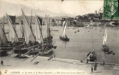 CPA Bateau Peche Cannes Le port et le Mont Chevalier Vue prise du casino municipal