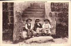 CPA Folklore Bretagne Petits bretons de Saint Herbot 