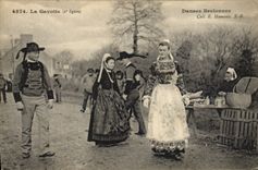 CPA Folklore La Gavotte Danses bretonnes