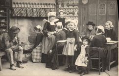 CPA Folklore Bretagne Chez la crepiere