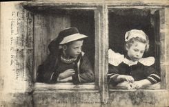 CPA Folklore Bretagne Enfants La fleur qui ment 