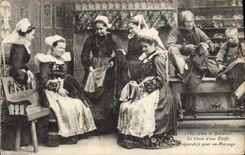 CPA Folklore Chez le Quemener Le choix d'une etoffe Preparatifs pour le mariage