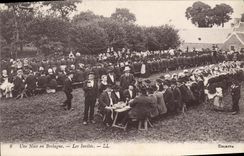 CPA Folklore Une noce en Bretagne Les invites Mariage