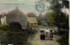 CPA Folklore Le depart aux champs 