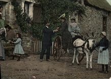 CPA Folklore Une visite a la ferme Ane Mule 