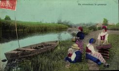CPA Folklore En attendant le passeur