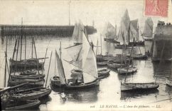 VINTAGE POSTCARD Bateau Fishes Le Havre the handle of the sinners