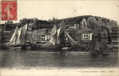 VINTAGE POSTCARD Bateau Fishes Treport Seen from docks