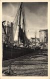 VINTAGE POSTCARD Bateau Fishes La Rochelle the tower Saint Nicolas and the tower of the chain