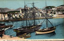 CPA Bateau Peche Menton Le port et la vieille ville 