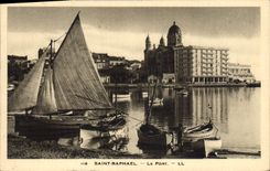 CPA Bateau Peche Saint Raphael Le port 