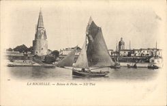 VINTAGE POSTCARD Bateau Fishes La Rochelle Bateaux of sin
