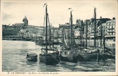 CPA Bateau Peche Le Treport Le port La flotille de peche 