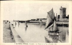 VINTAGE POSTCARD Bateau Sables d'Olonne Fishes the channel and the tower of Arundel