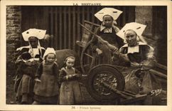 CPA Folklore Bretagne Fileuse bretonne 