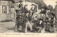 CPA Folklore Un dimanche en Bretagne Enfants