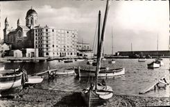 CPM Bateau Saint Raphael Le port 