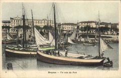 VINTAGE POSTCARD Royan Boat a corner of the port