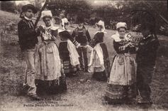VINTAGE POSTCARD Folklore Pleasures of the village Small sautery of Sunday