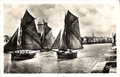 VINTAGE POSTCARD Boat Sables d'Olonne Departure thonniers for the sin