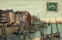 VINTAGE POSTCARD Boat Le Havre the large quay Boats