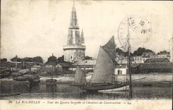 VINTAGE POSTCARD Boat La Rochelle Tower of the Four Sergeants and building sites