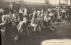 CPA Militaria Marche de l'armee 29 mai 1904 Galerie des machines Au vestiaire TOP