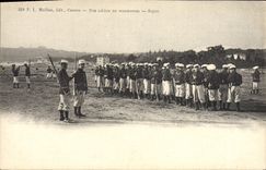 POSTAL Militaria Cannes de la VENDIMIA que nuestros soldados en operaciones se reclinan