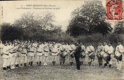 CPA Militaria Saint Maixent 114eme d'infanterie Tambours et clairons en peid 