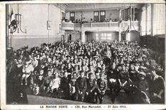CPA Paris 18eme La maison verte Rue Marcadet 27 juin 1915 Enfants