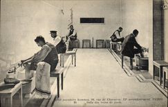 CPA Hotel populaire hommes Rue de Charonne Paris Salle des bains de pieds 