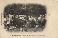 CPA Militaria Maisons Laffitte le camp Au blanc Cabinet de toilette champetre 