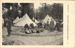 CPA Militaria Camp de Maisons Laffitte A l'arrivee