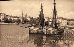 Barco Marsella Martigues de la POSTAL de la VENDIMIA el usar de las bolsas de herramientas