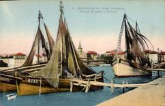 Los barcos de Martigues del barco de la POSTAL de la VENDIMIA del pecado tienen Ferrieres