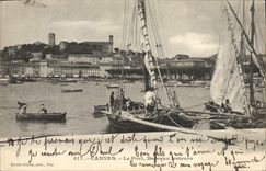 Barco de Cannes de la POSTAL de la VENDIMIA los alumbradores portuarios del lastre de los barcos