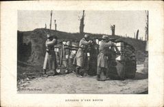 CPA Militaria Defense d'une route 