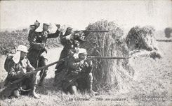 CPA Militaria En Campagne Une embuscade 