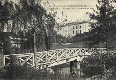 VINTAGE POSTCARD Paper mills of Sorel Moussel the castle Seen from of the footbridge of the park