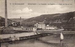 CPA France Comte Besancon La passerelle Les papeteries et le Doubs aux Pres de Vaux 