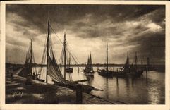 CPA Bateau Royan Le port un soir d'orage 