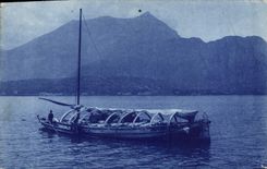 VINTAGE POSTCARD Boat Italy Italia