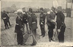 CPA Militaria Les obseques des victimes de la Republique Le General Brun et le General Tremeau 