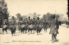 CPA Militaria Mailly le Camp Arrivee d'un regiment d'infanterie Velo Cycle