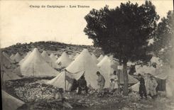 CPA Militaria Camp de Carpiagne Les tentes